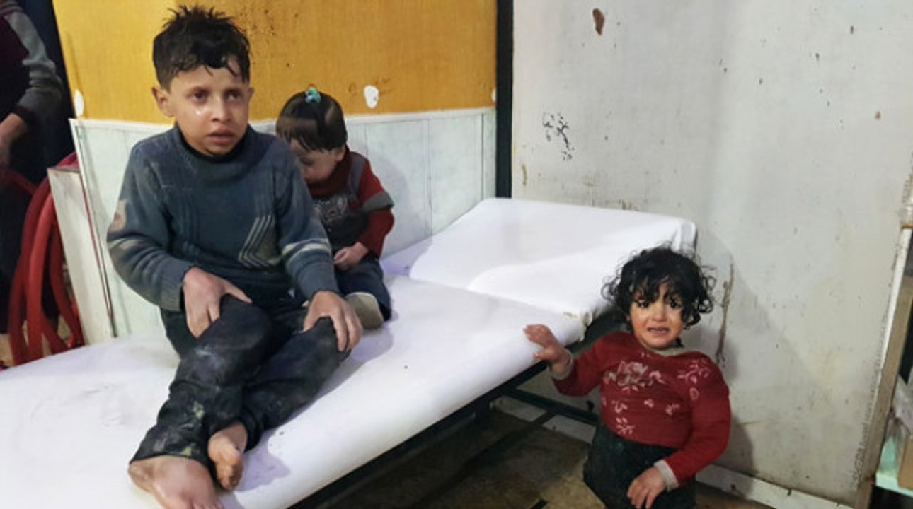 İranlı Muhabir, 80 Kişinin Öldüğü Duma'daki Katliam İçin "Tatlı Olacak" Deyip Halkla Dalga Geçti