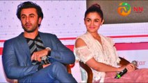 Alia Bhatt and Ranbir Kapoor gossips | Is Alia SINGLE or in RELATION? | Alia love Varun? | New Needs