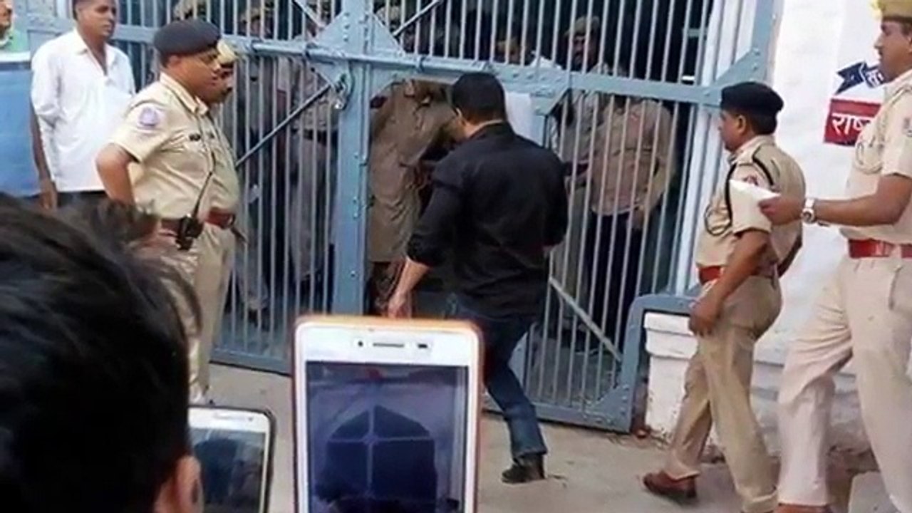 सलमान खान की जेल की पहली रात कुछ ऐसे कटी, सुनकर उनके फैन्स को नींद नहीं आयेगी - YouTube
