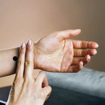 Pressure points to get rid of annoying aches. ✋ bit.ly/2GBDcVE