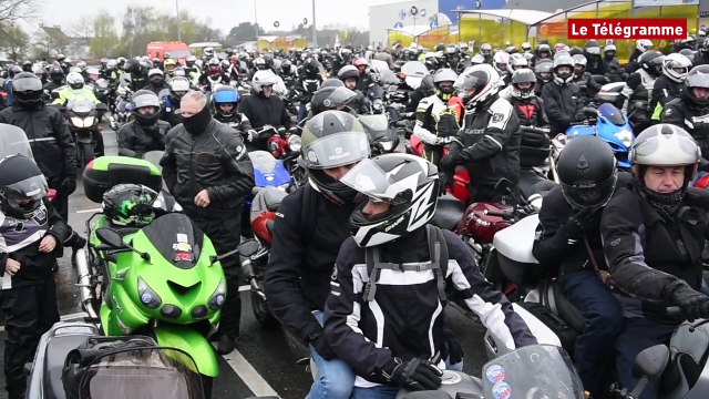 Vannes. Mille motards bravent la pluie contre le sclérose