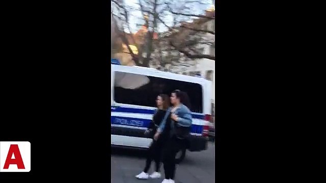 Alman polisi terör örgütü PKK�lıları protesto eden Türk�ü gözaltına aldı