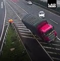 Un chauffard tente un demi-tour sur l'autoroute et c'est le drame