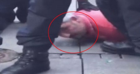 Alman Polisinden Bir Skandal Daha! PKK'lılara Tepki Gösteren Türk'ü Yere Yatırıp Ezdiler