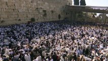 Miles de judíos ortodoxos se reúnen frente al Muro de los Lamentos para recibir bendición sacerdotal