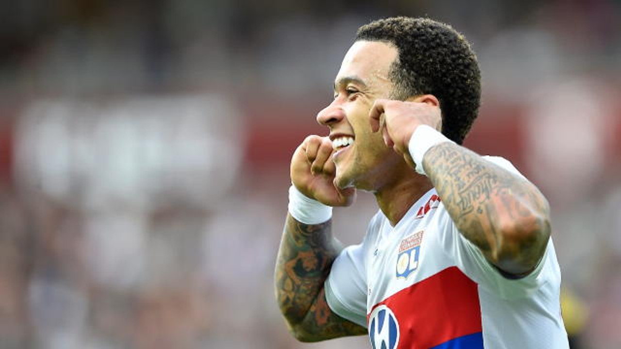 32e j. - Un grand Depay salué par ses coéquipiers