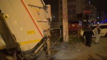 Zonguldak - Çöp Kamyonu ile Direk Arasında Sıkışan Temizlik Görevlisi Yaralandı