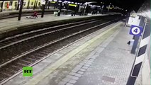 Momentos antes del mortal descarrilamiento de un tren en Italia