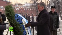 Mauricio Macri visita la tumba del soldado desconocido