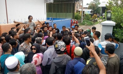 Nasabah Global Insani Tagih Dana Haji Umrah dan Investasi