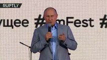 Putin se dirige en inglés a los participantes del Festival de la Juventud en Sochi