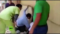 El dramático rescate de los niños atrapados en un colegio derrumbado por el terremoto