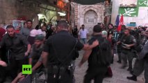 Jerusalén: Fieles palestinos chocan con la Policía
