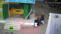 FUERTES IMÁGENES: Un egipcio mata de 12 disparos a su hijo cuando protegía a su madre