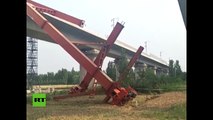 Una grúa se desploma sobre una obra de construcción en China y mata a varios obreros