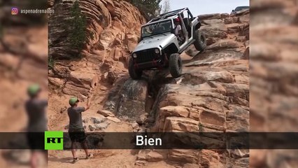 Una actividad para personas con nervios de acero: Un todoterreno se lanza montaña abajo entre rocas