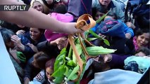 Agricultores argentinos regalan verdura a los necesitados como protesta contra la inflación