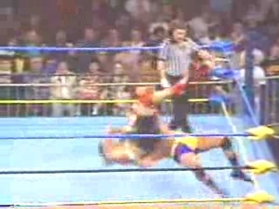 Robby V (RVD) vs. Scotty Flamingo (Raven)