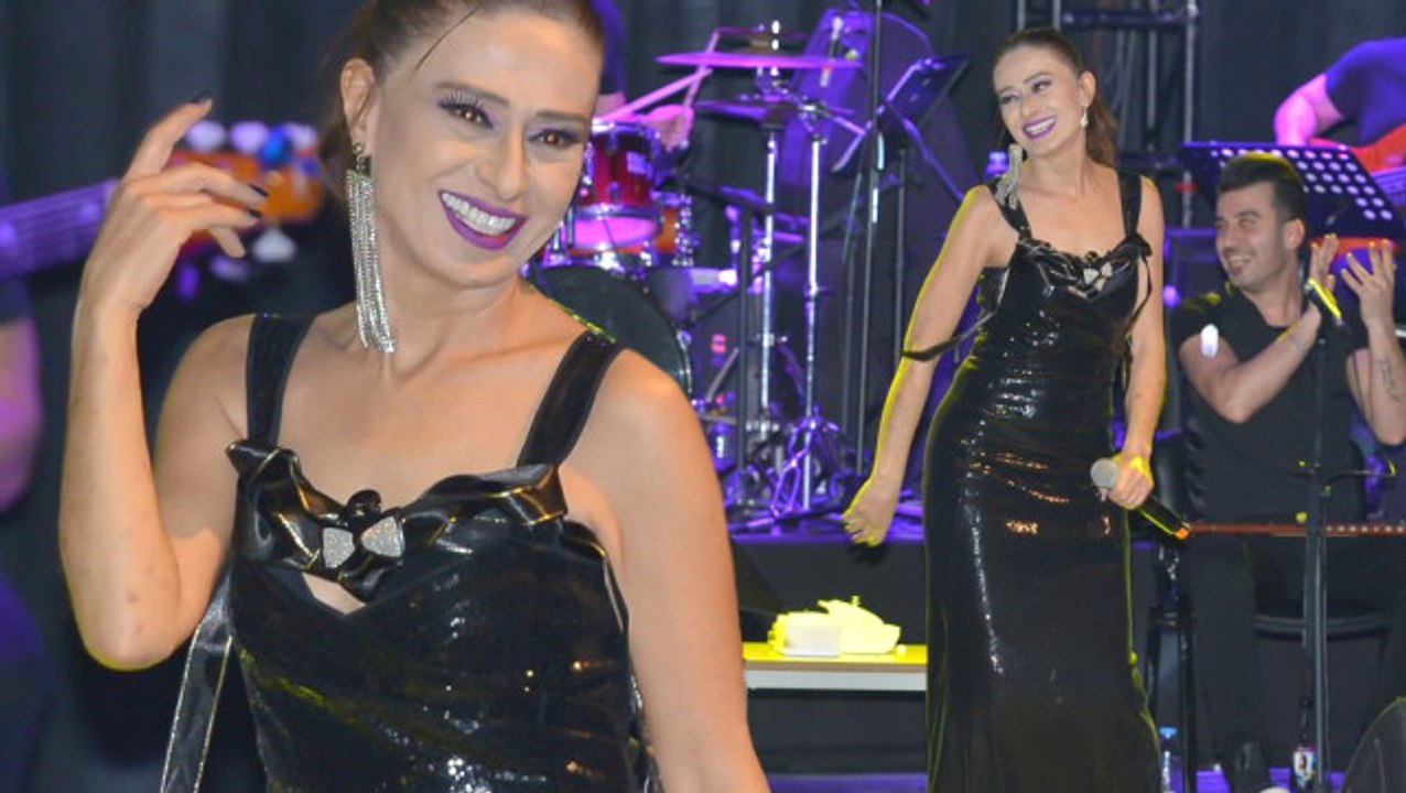 Sahnede Yıldız Tilbe'ye Evlilik Teklifi! Yaşını Öğrenince "Olmaz" Dedi