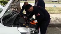 Otomobilin motor kısmına sıkışan kedi için itfaiye seferber oldu