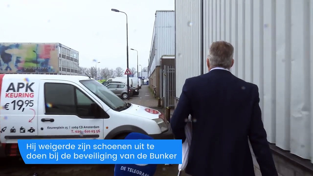 Woeste Peter R. de Vries stormt rechtbank uit  'Ik moest me uitkleden'