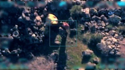 Katır ile silah ve patlayıcı madde taşıyan teröristler kamerada