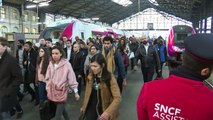 Grève SNCF: paroles d'usagers gare Saint-Lazare