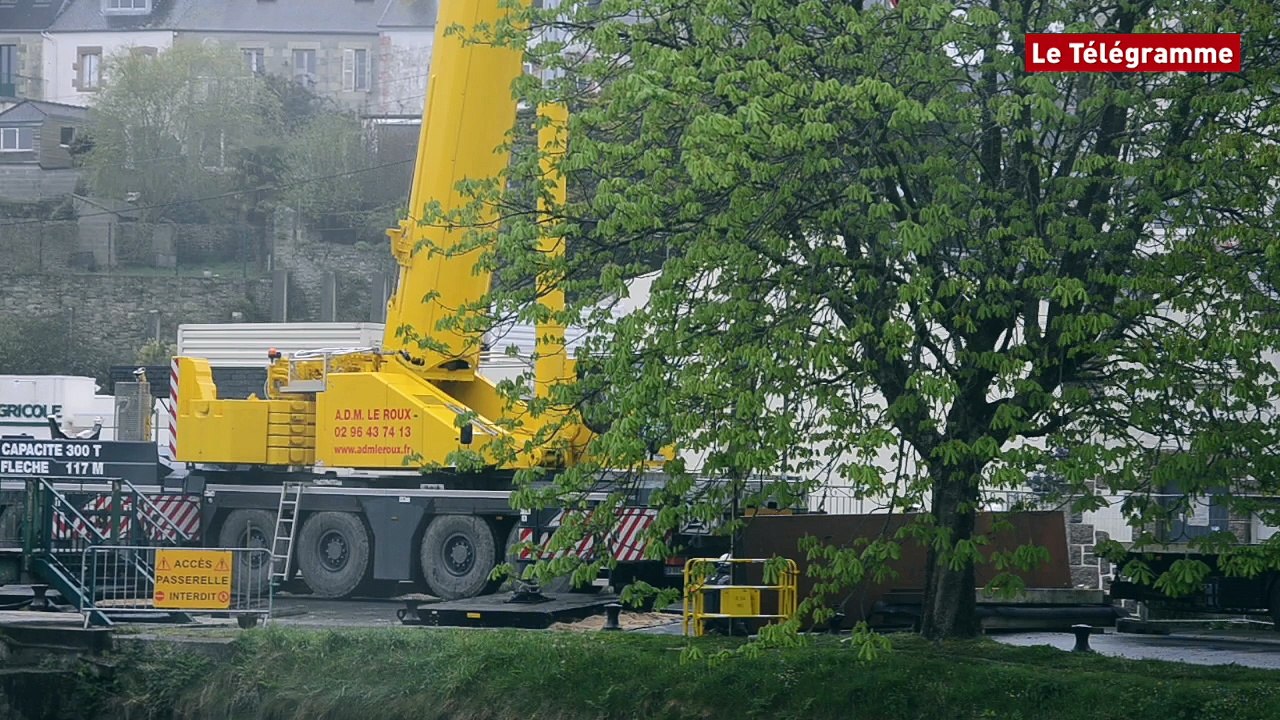 Lannion. Le démontage de la passerelle du Léguer a débuté
