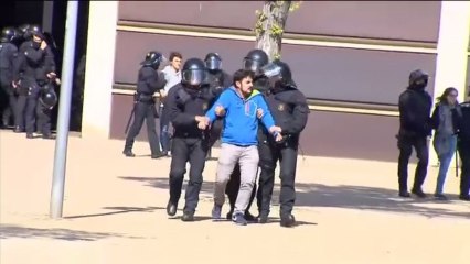 Los Mossos desaloja a un grupo de estudiantes del Auditorio de Barcelona