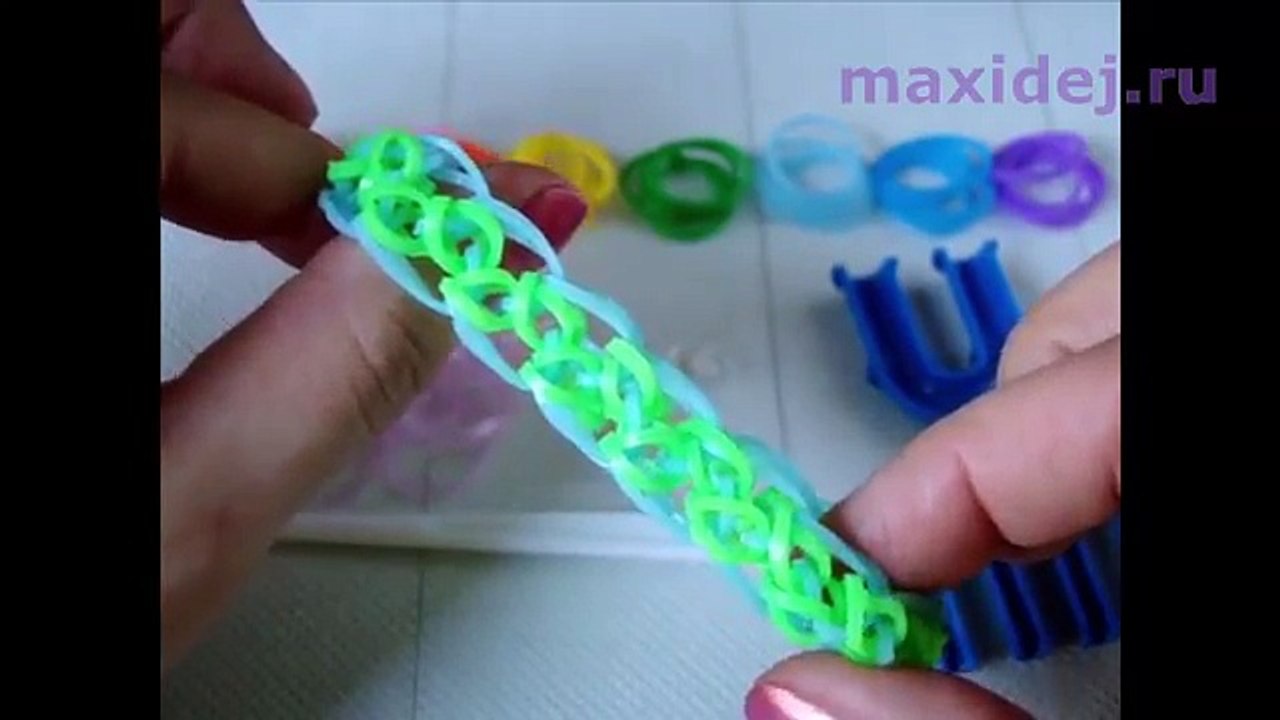 Браслет из резинок ПЫШНАЯ ЛИСТВА на рогатке