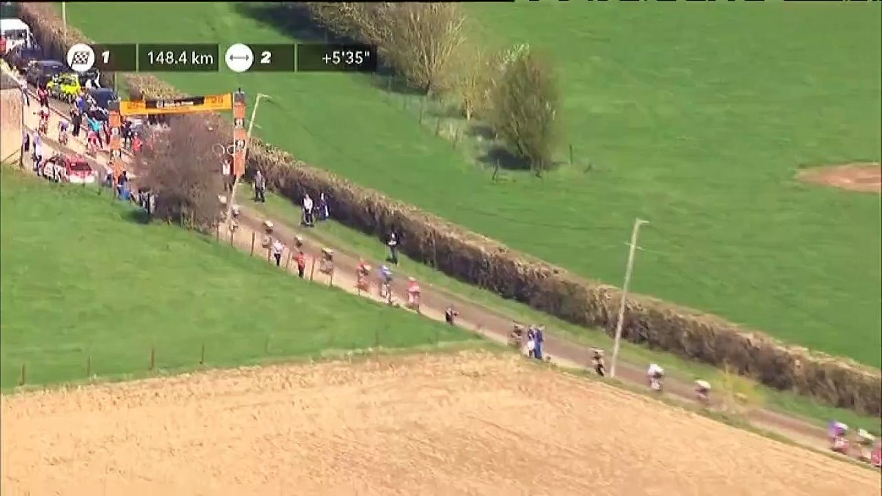 Vidéo accident de Michael Goolaerts au sol lors du passage du peloton - Paris-Roubaix 2018