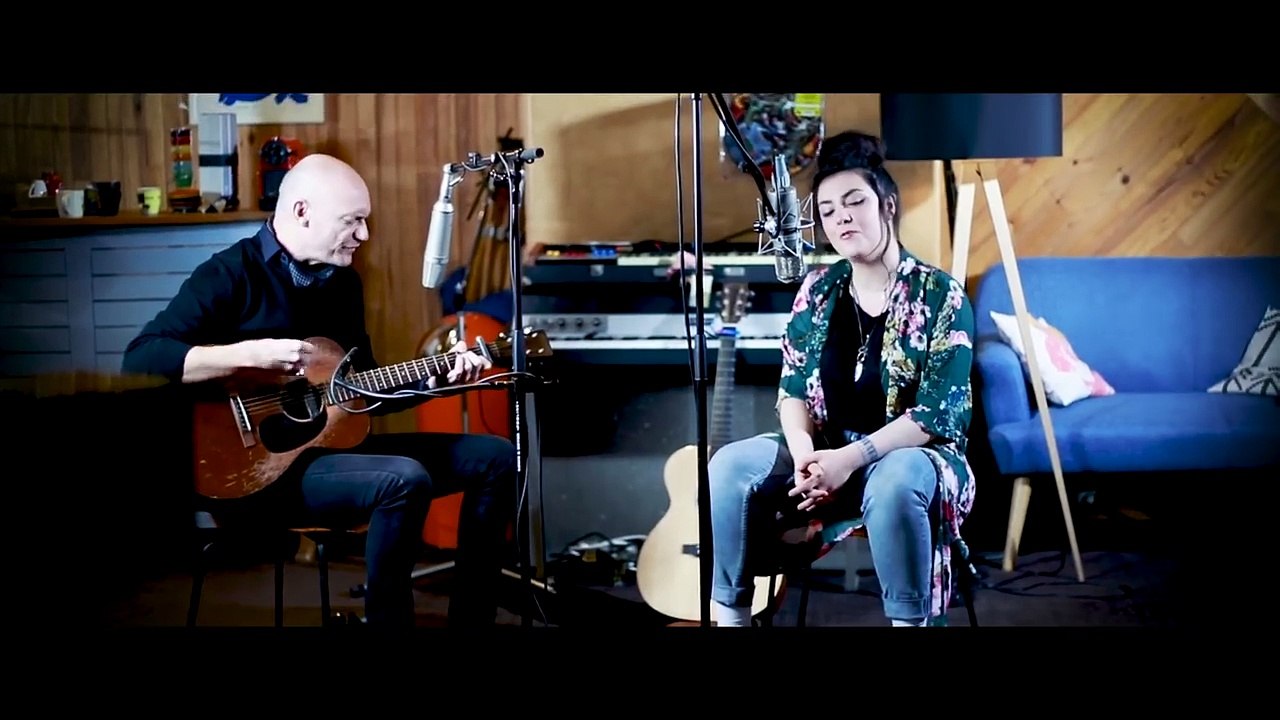 Hoshi - Je vous trouve un charme fou (Version acoustique) ft. Gaëtan Roussel