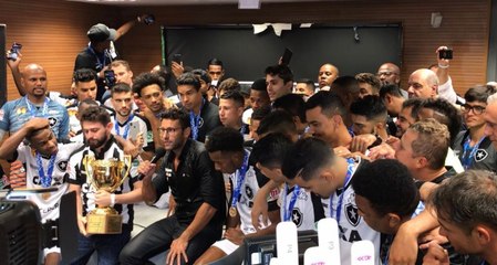 Após título com o Botafogo, Valentim cita 'pacto' por João Paulo; assista