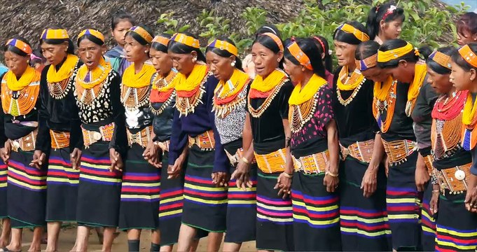 Konyak, les derniers Rois de l'Inde