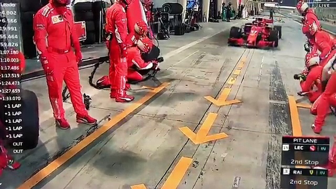 Kimi Raikkonen atropela um dos seus mecânicos durante uma 'pit stop' para esquecer