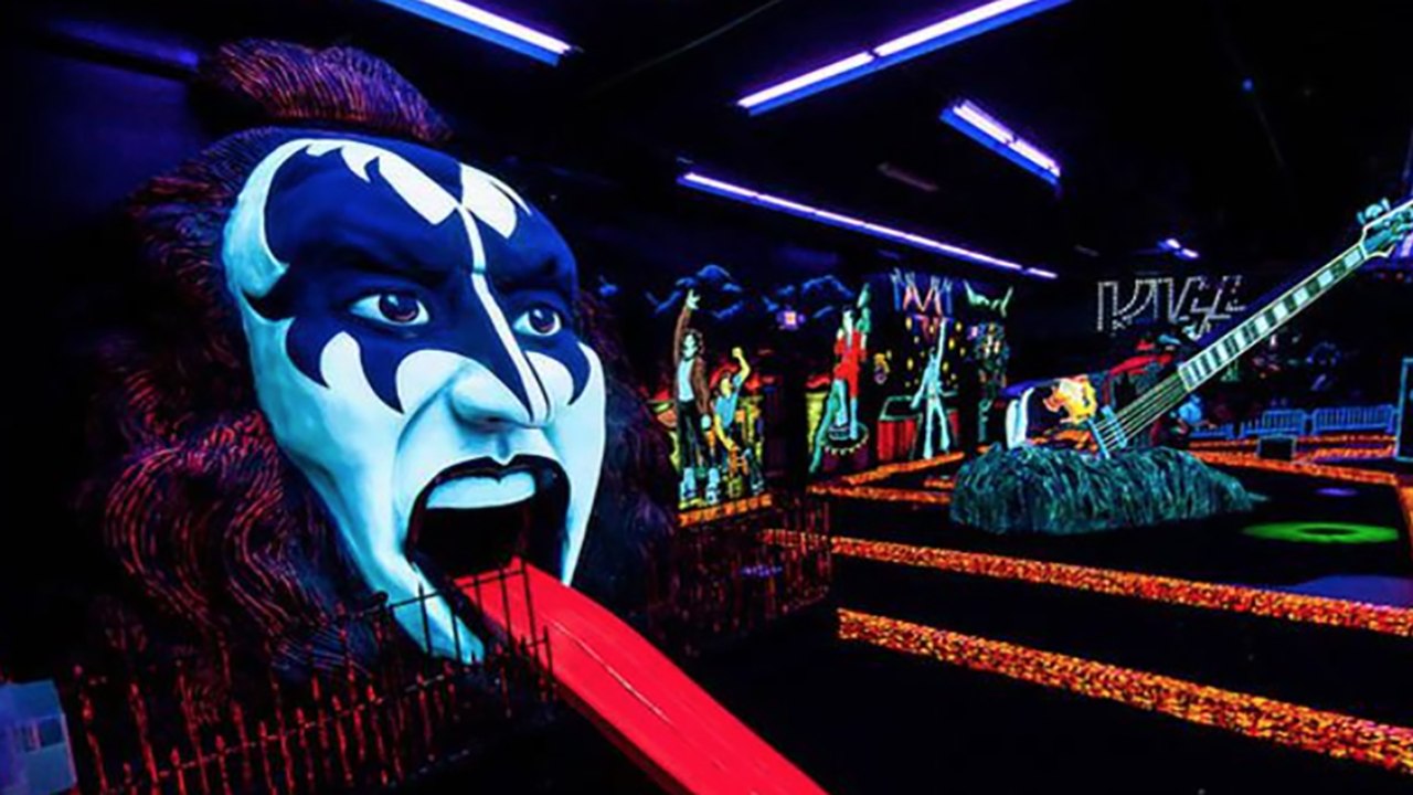 "The Kiss Monster Mini Golf" & More of America's Wildest Mini Golf Courses