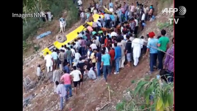Acidente de ônibus escolar deixa 30 mortos na Índia