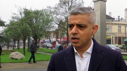 Sadiq Khan joins Met weapons sweep
