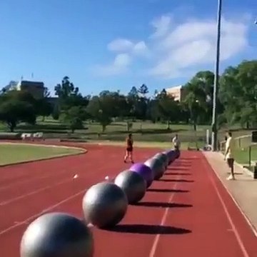 Record de surf sur des Ballons de Fitness Suisses