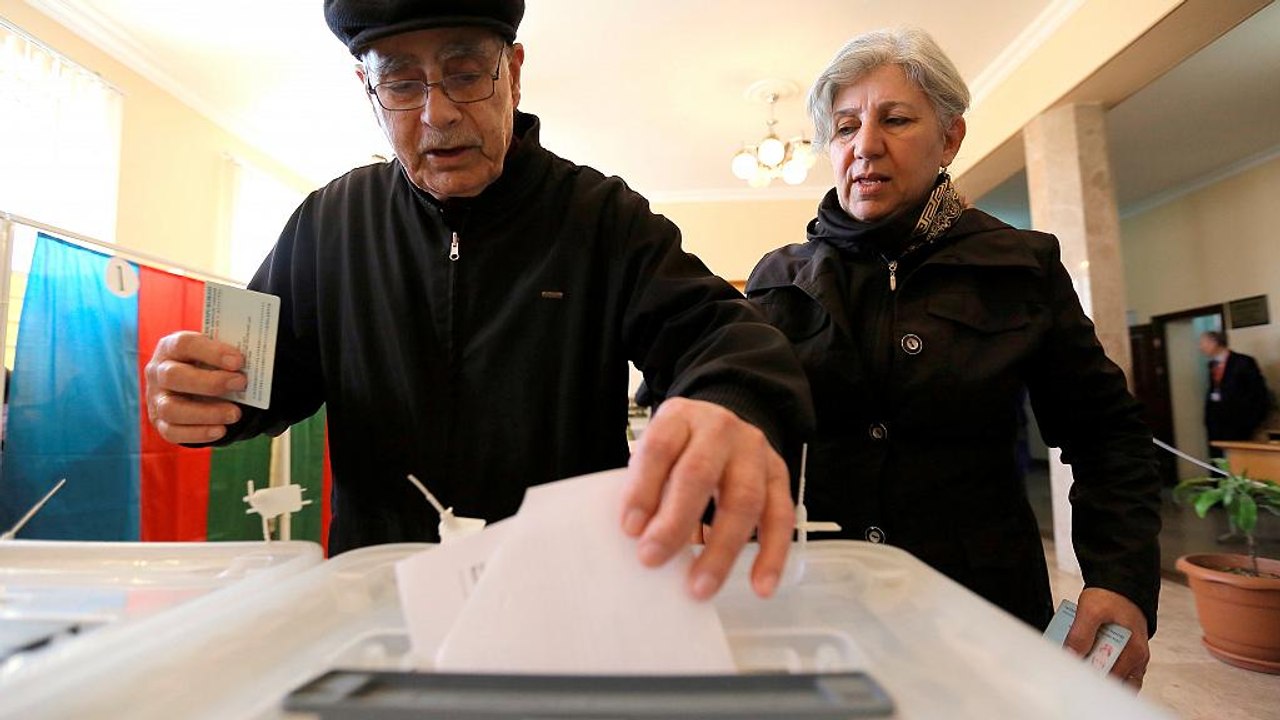 Alijew will noch mal: 5 Mio. Aserbaidschaner sollen Präsidenten wählen