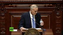 El gobernador de Minnesota se desmaya durante un discurso