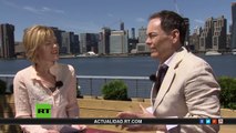 Keiser Report en español: La pesada carga de la deuda (E933)