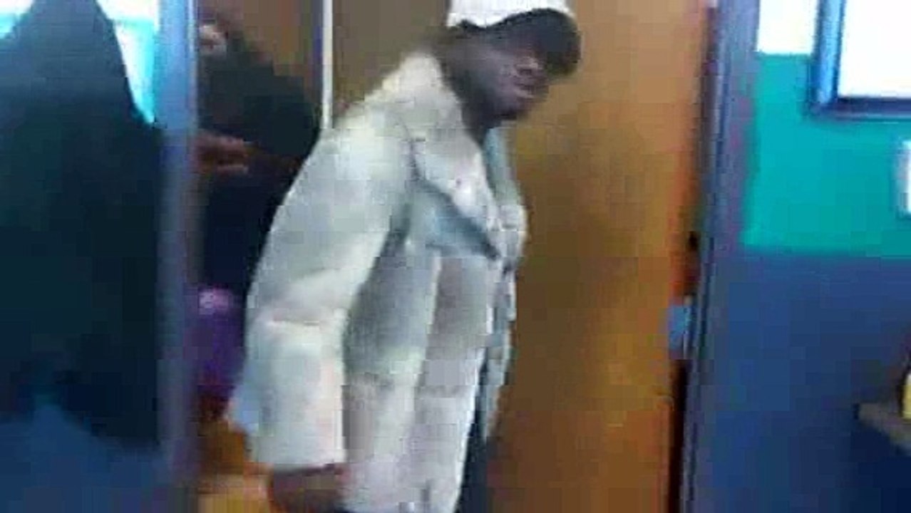 lmfao only at unncut.... now who want a haircut by Phillip Hatton......-738524629534056_mpeg4