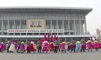 Warga Korut Peringati Ulang Tahun Kepemimpinan Kim Jong Il