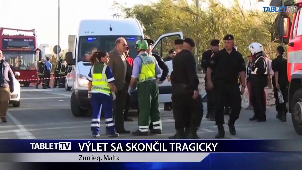 Pri havárii turistického doubledeckra zomreli dvaja turisti