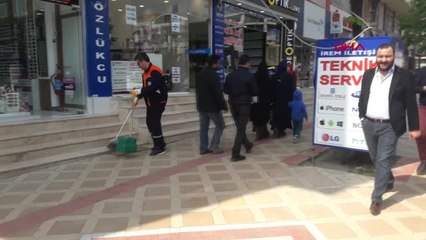 Kocaeli-Eczacı Çöpçü Oldu, Sokakları Süpürdü