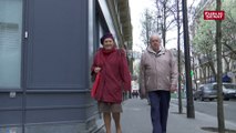 Bien marcher, le secret de  la longévité pour ce couple de personnes âgées parisien.
