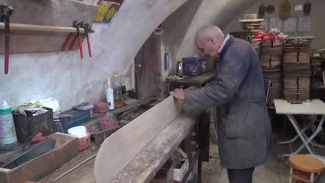 Şanlıurfa 66 Yıldır Ürettiği El Emeği Fırın Küreklerini Yurt Dışına Satıyor