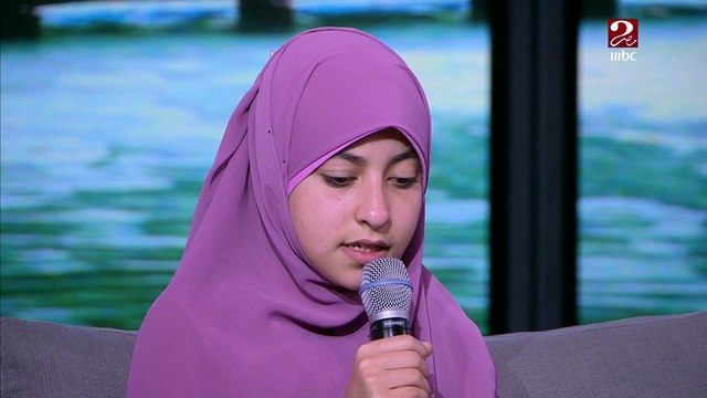 الأولى عالميا في حفظ القرآن الكريم تشدو آيات من القرآن الكريم بطريقة رائعة
