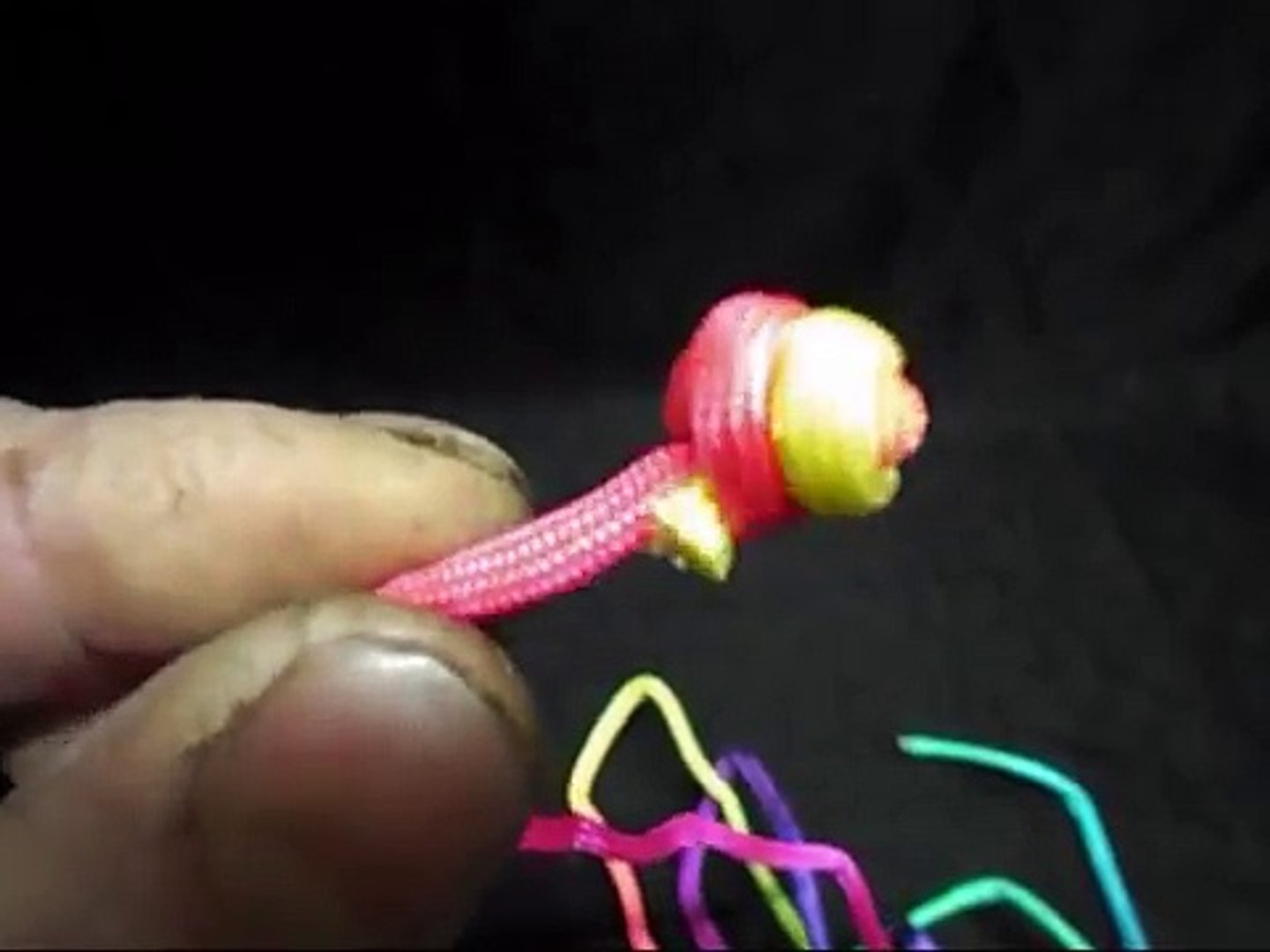 Paracord, porte clefs balle Weavy loops (tuto francais) - video Dailymotion